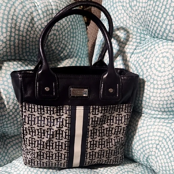 Tommy Hilfiger Vintage Black and White Tote Bag with Monogram Design - Picture 1 of 12